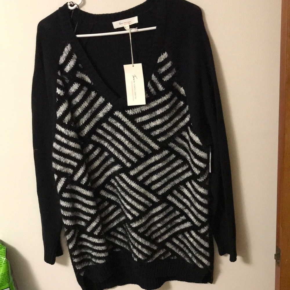 Gorgeous maternity sweater by TWO by Vince Camuto